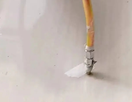 涉县瓷砖空鼓维修公司专业解答在瓷砖铺贴过程中，如果使用的砂料过粗（如全部使用了粗砂），可能会导致以下问题